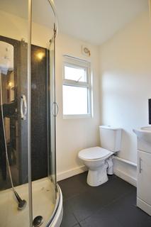 Studio to rent, High Road, Whetstone N20