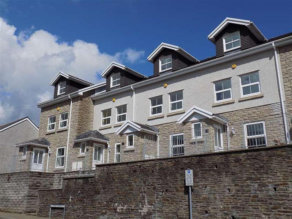 High Street, Ogmore Vale, Bridgend, CF32 7AE 4 bed terraced house £