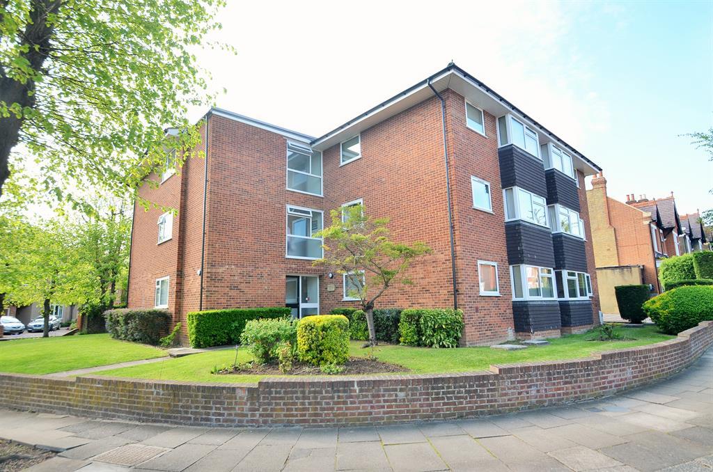 Balmoral Court, 3 Kings Avenue, Ealing, W5 2SJ 1 bed flat £1,299 pcm