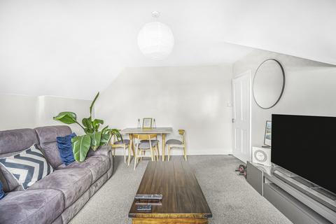 2 bedroom flat to rent, South Croydon