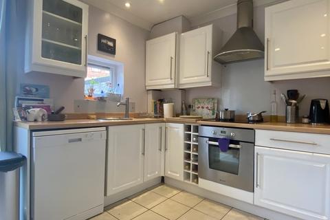 3 bedroom townhouse to rent, Ashley Cross, Poole