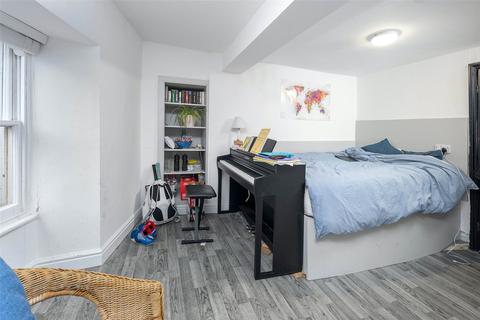 6 bedroom apartment to rent - Saddler Street, Durham City, DH1