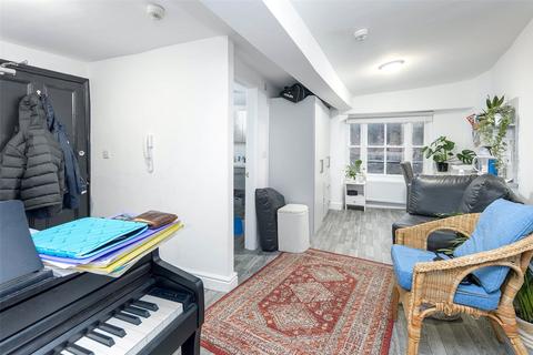 6 bedroom apartment to rent - Saddler Street, Durham City, DH1