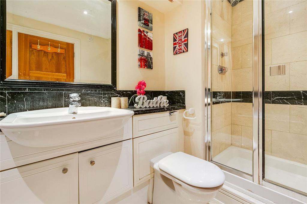 En-Suite Bathroom