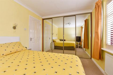 11 Downlands, Walmer, Deal, CT14 7XA