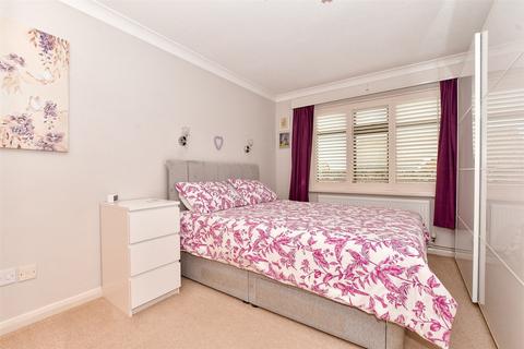11 Downlands, Walmer, Deal, CT14 7XA