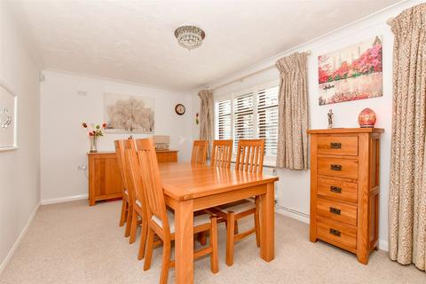 11 Downlands, Walmer, Deal, CT14 7XA