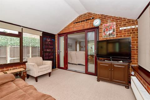 11 Downlands, Walmer, Deal, CT14 7XA