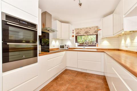 11 Downlands, Walmer, Deal, CT14 7XA