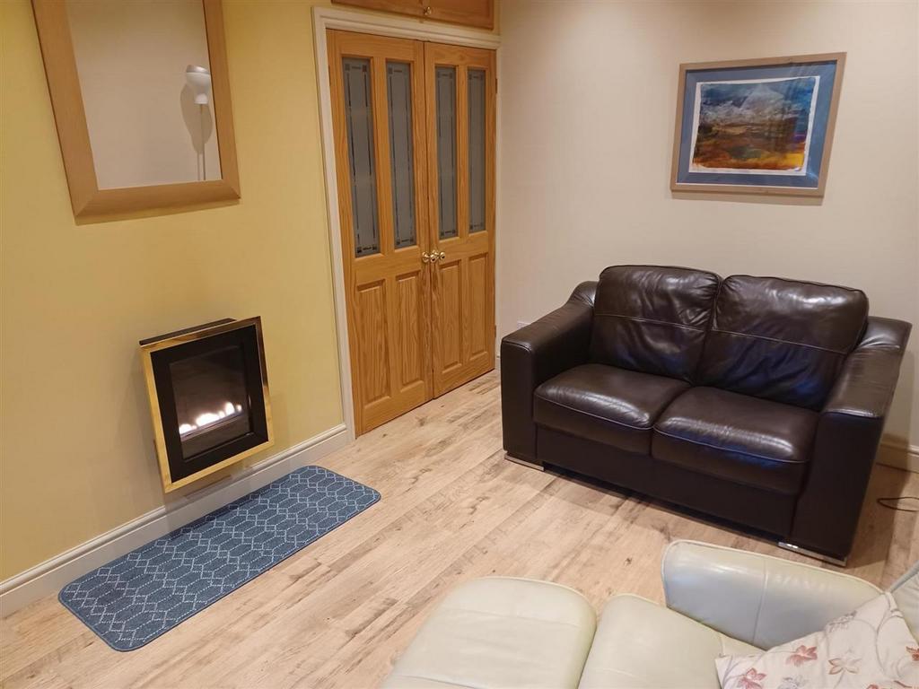 Lounge / Dining Area