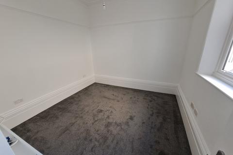 2 bedroom flat to rent, Cornfield Terrace, West of Town, Eastbourne BN21