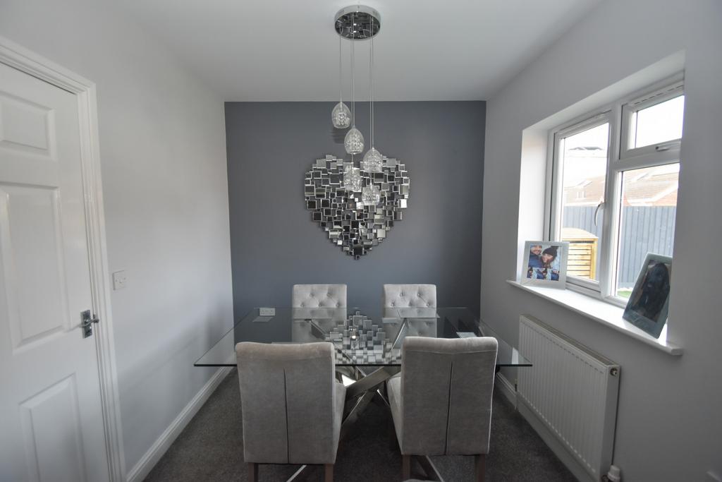 Dining area/poss bed3