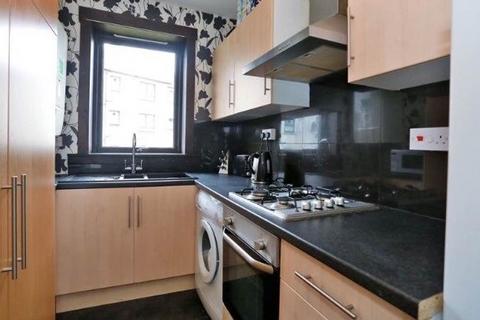 3 bedroom flat to rent, Froghall Gardens, Aberdeen, AB24