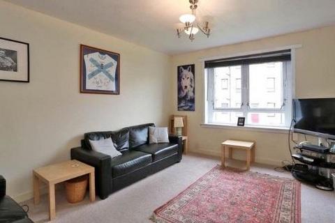 3 bedroom flat to rent, Froghall Gardens, Aberdeen, AB24