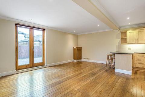 2 bedroom flat to rent, Buckingham Street,  Aylesbury,  HP20