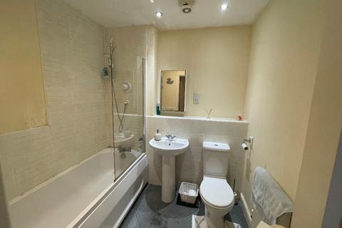 2 bedroom flat to rent, The Ridings, Wirral CH43