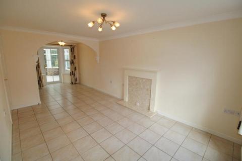 3 bedroom detached house to rent, Wollaton Road, Ferndown BH22