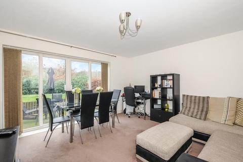 2 bedroom apartment to rent, Sundeala Close,  Sunbury-on-Thames,  TW16