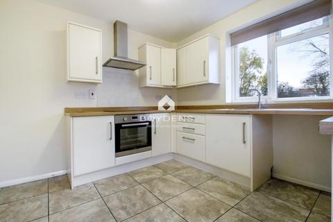 2 bedroom semi-detached bungalow to rent, Walden Way, Frinton-On-Sea CO13