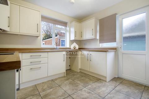 2 bedroom semi-detached bungalow to rent, Walden Way, Frinton-On-Sea CO13