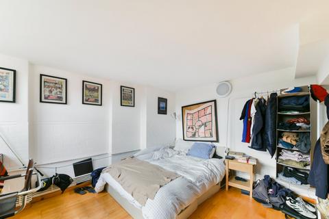 3 bedroom maisonette to rent, Royal Gate Apartments, 1 Rutland Road, South Hackney, London, E9