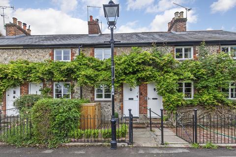 2 bedroom cottage to rent, Back Street, Winchester