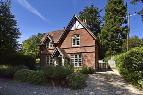 2 bedroom detached house to rent, Highmoor, Henley-on-Thames, Oxfordshire, RG9