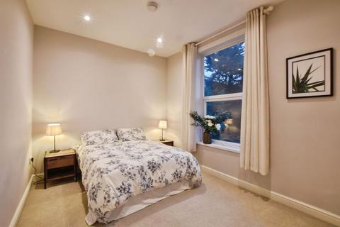 2 bedroom apartment to rent, Castle Street, Salisbury.