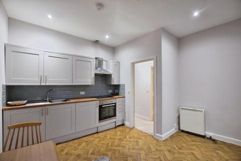 2 bedroom apartment to rent, Castle Street, Salisbury.