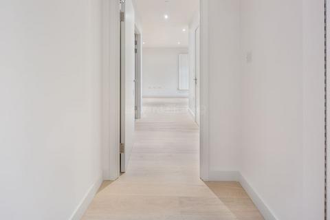 2 bedroom apartment to rent, Flagship House,  Royal Wharf, E14