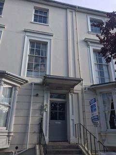 2 bedroom flat to rent, Flat 3, 16 Leam Terrace, Leamington Spa CV31 1BB