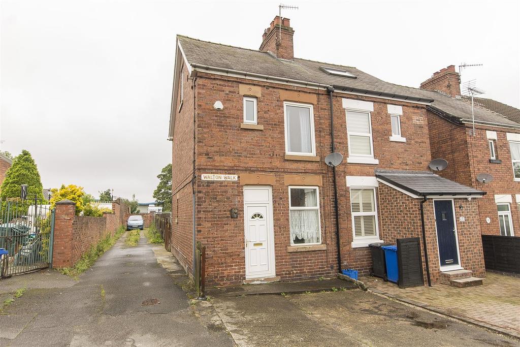 Walton Walk, Boythorpe, Chesterfield 3 bed semidetached house £90,000