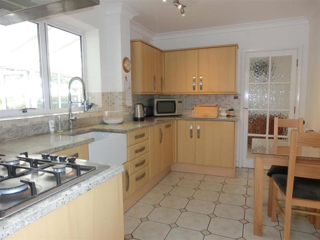 Hollie Lucas Road, Birmingham 3 bed semidetached house £350,000