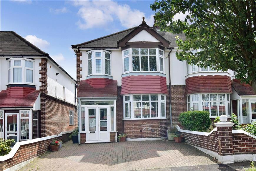 Hawthorne Avenue, Rainham, Gillingham, Kent 3 bed semidetached house