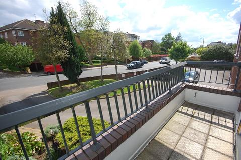 3 bedroom apartment to rent, Helen Court, Hendon Lane, Finchley, N3