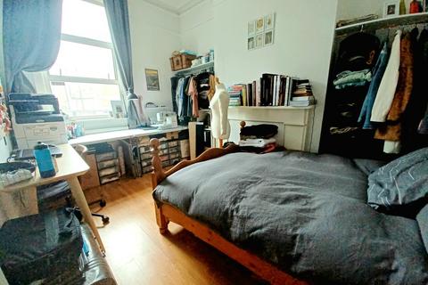 4 bedroom flat to rent, Hornsey Road, Holloway