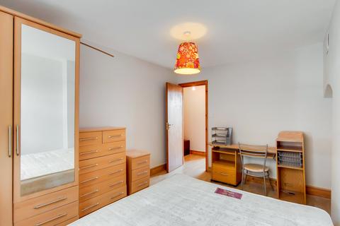 1 bedroom flat to rent, Blackburn Road, West Hampstead NW6