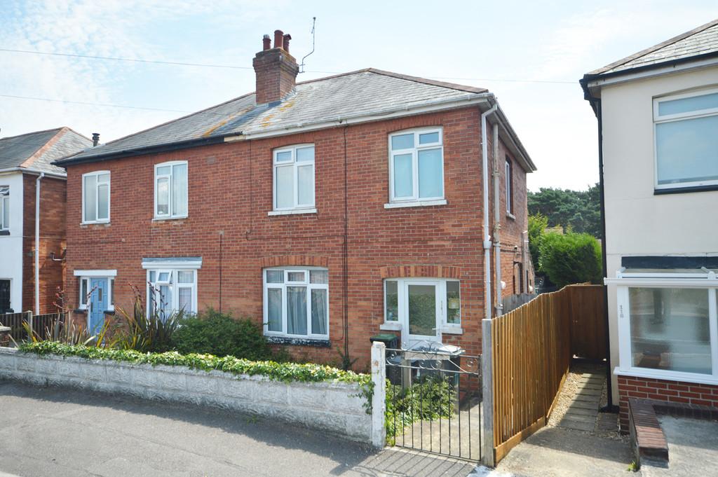 Redhill Drive, Bournemouth 1 bed ground floor flat £900 pcm (£208 pw)
