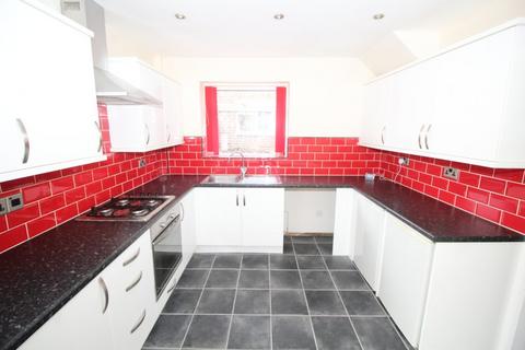 3 bedroom semi-detached house to rent, Queen Elizabeth Drive, Normanton