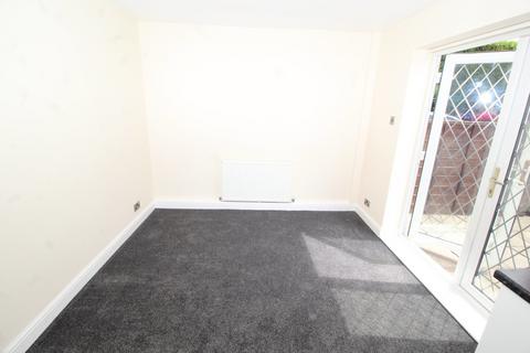 3 bedroom semi-detached house to rent, Queen Elizabeth Drive, Normanton
