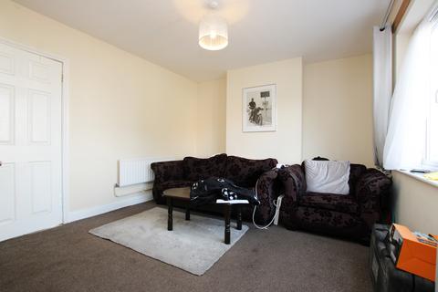 2 bedroom semi-detached house to rent - Trafalgar Road, Kettering NN16