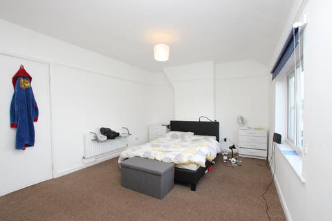 2 bedroom semi-detached house to rent - Trafalgar Road, Kettering NN16