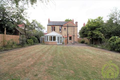 5 bedroom detached house to rent, Billets Lane, Hornchurch