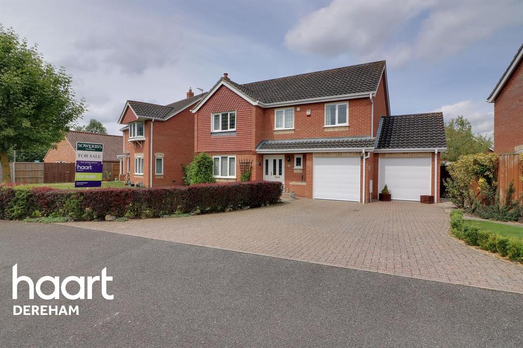 Paget Adams Drive, Dereham 4 bed detached house £350,000