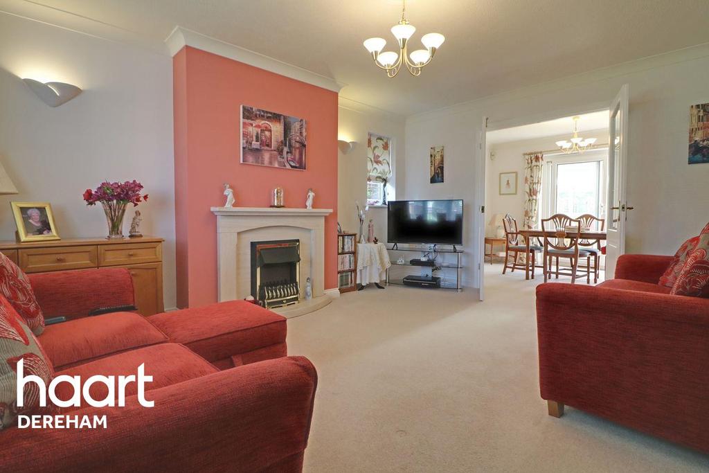 Paget Adams Drive, Dereham 4 bed detached house £350,000