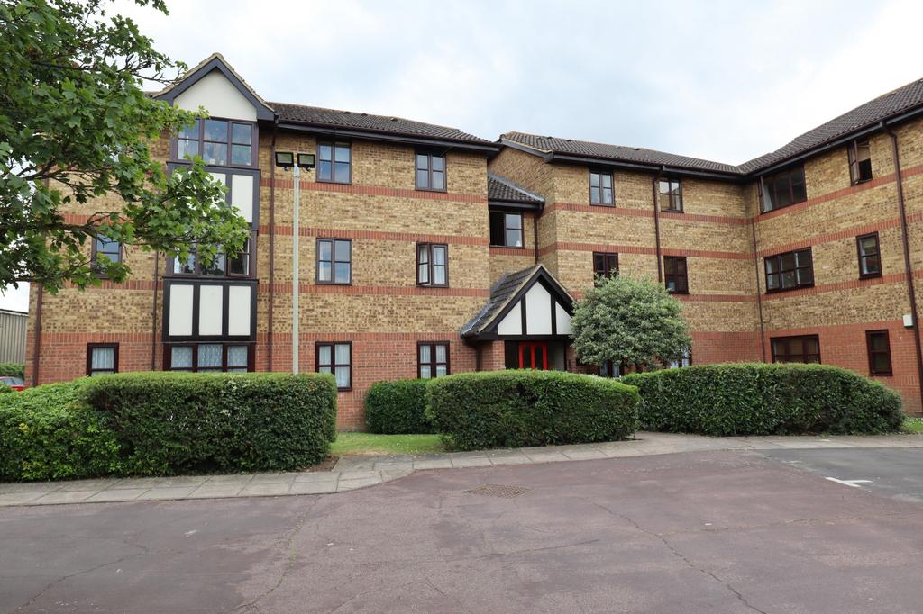 Redwood Grove, Bedford, Bedfordshire, mk42 2 bed flat £140,000