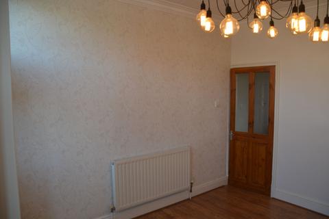 3 bedroom terraced house to rent, Central Road  Leicester