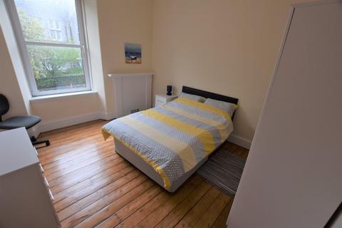 2 bedroom flat to rent, Esslemont Avenue, Aberdeen, AB25