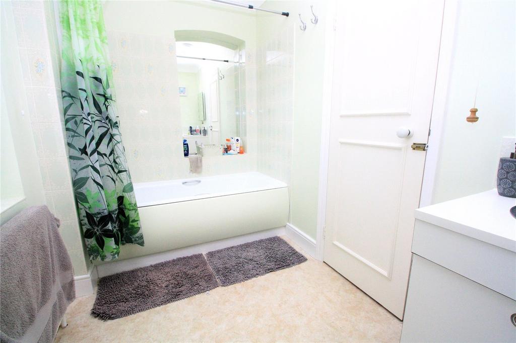 En-Suite Bathroom