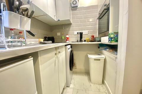 1 bedroom flat to rent, Wood End Close, Northolt UB5